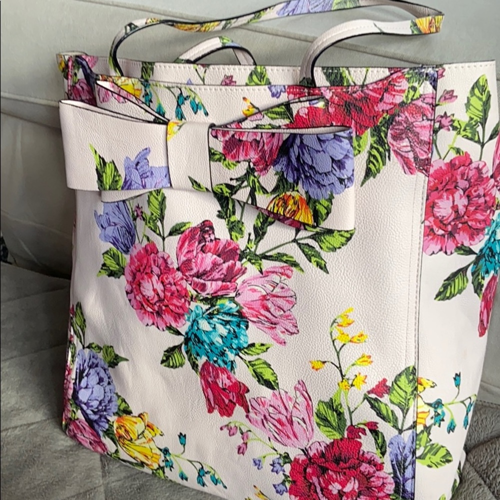Pink floral Betsy Johnson tote